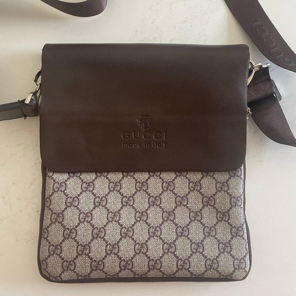 Unisex Gucci satchel bag
